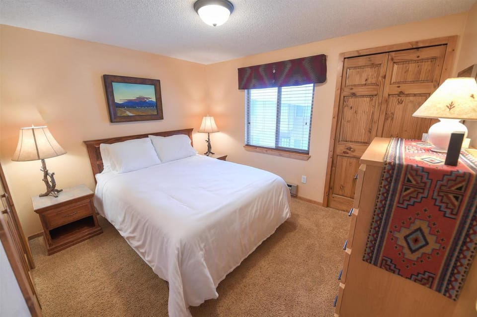 Trapper Condo Unit 5 House in West Yellowstone