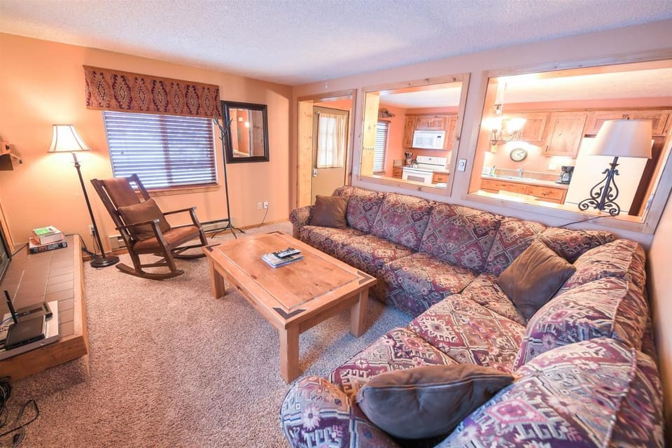 Trapper Condo Unit 7 House in West Yellowstone
