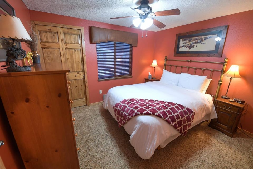 Trapper Condo Unit 3 House in West Yellowstone