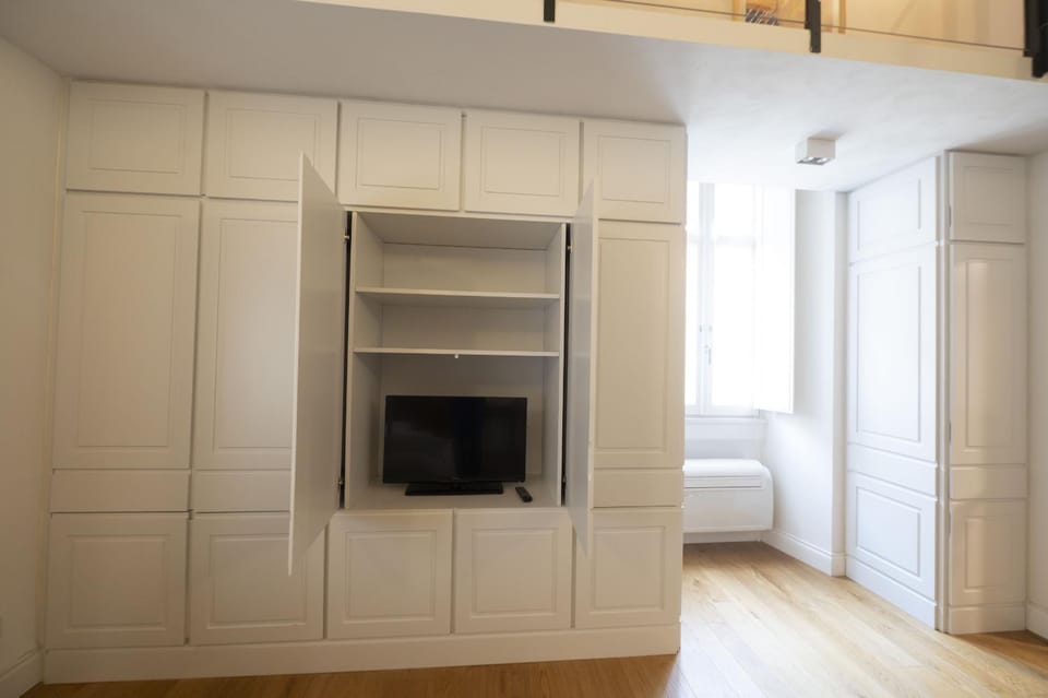 TV and multimedia, wardrobe