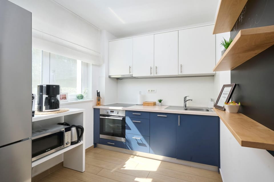 Coffee/tea facilities, Kitchen or kitchenette, dishwasher, oven, stove, toaster