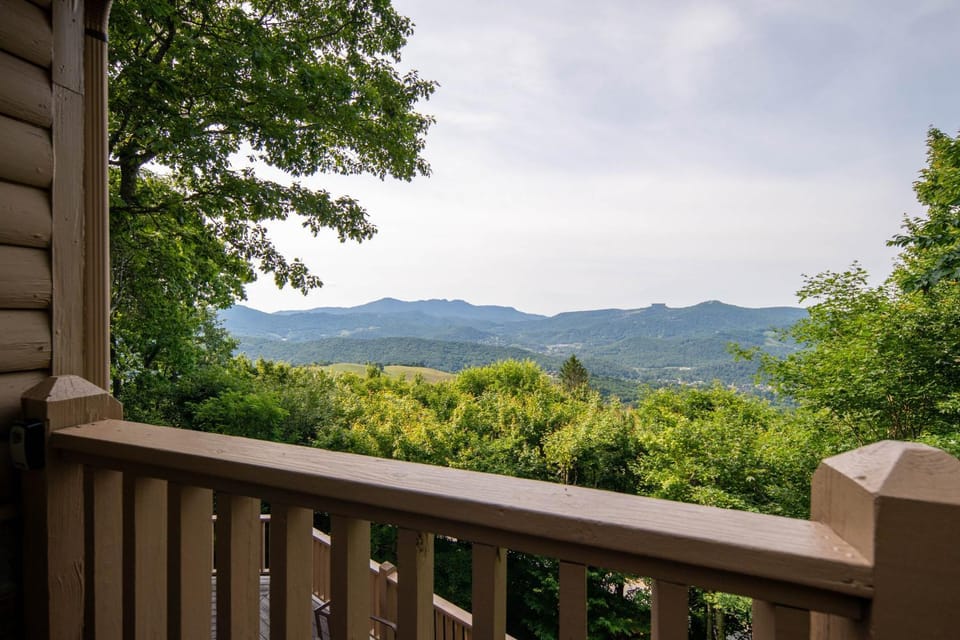 Fox Pointe House in Watauga