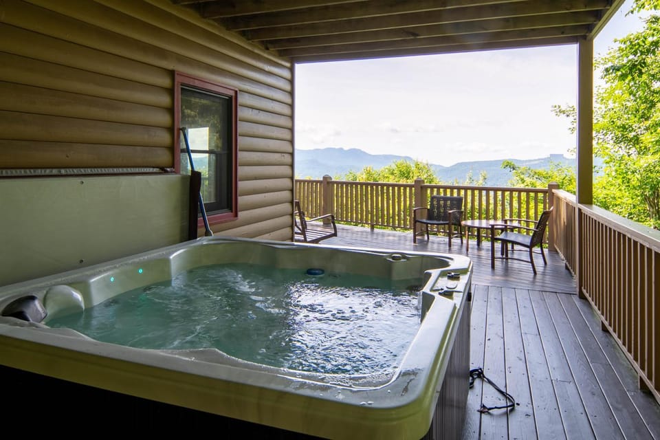 Fox Pointe House in Watauga