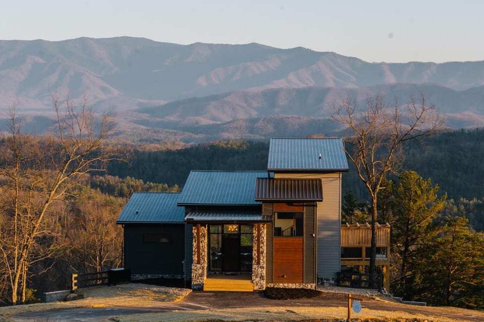 3 Pines Lodges Luxury Mountain View Hot Tub House in Sevier County