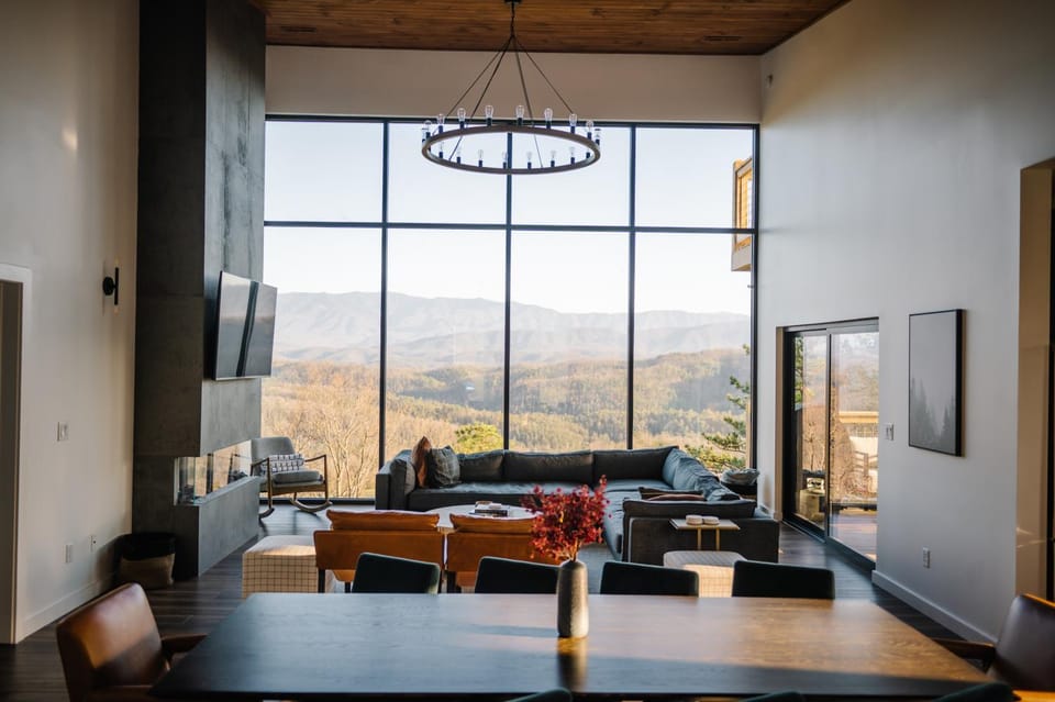 3 Pines Lodges Luxury Mountain View Hot Tub House in Sevier County