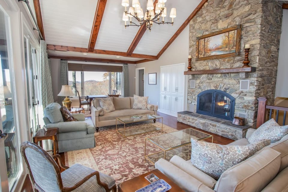 Grandfathered Inn House in Brushy Fork