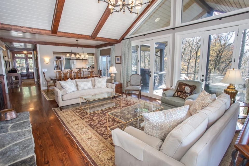 Grandfathered Inn House in Brushy Fork