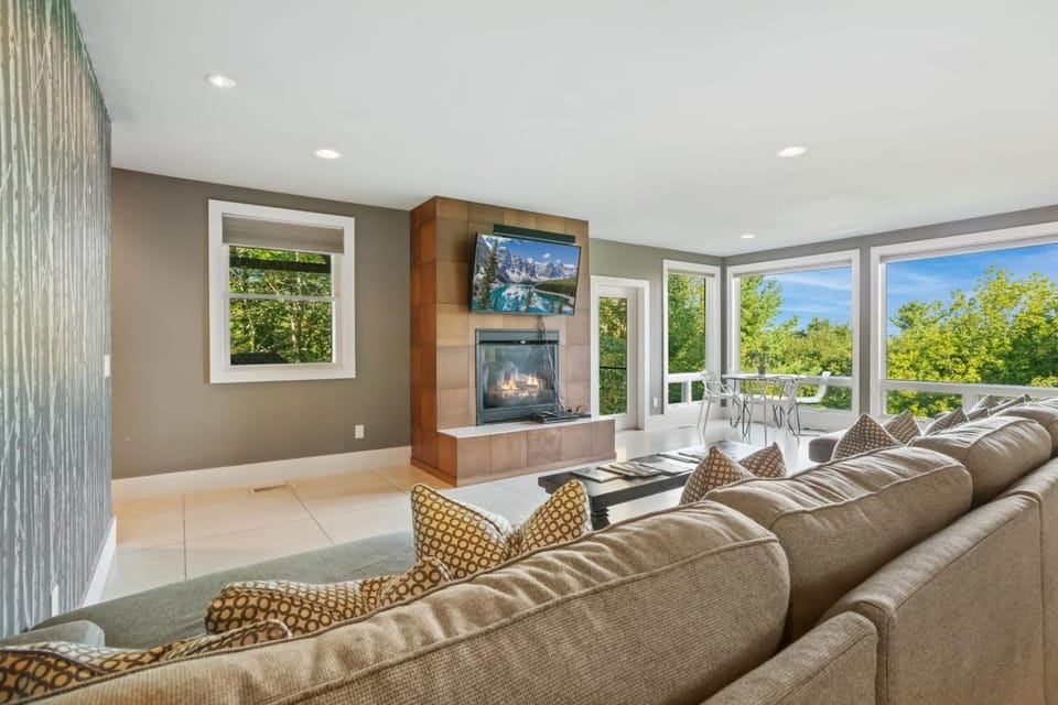 Heavenly Manor House in Watauga