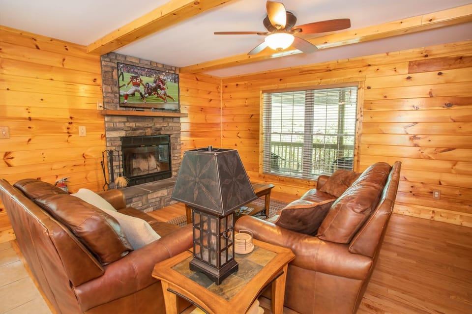 Hidden Hawk House in Valley Creek
