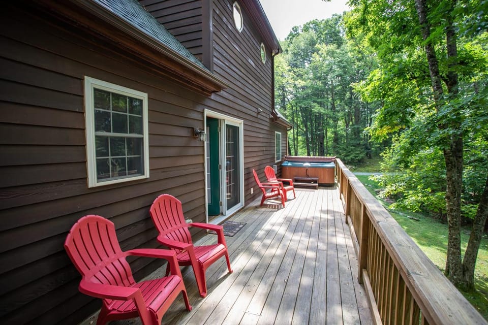 Hidden Hawk House in Valley Creek