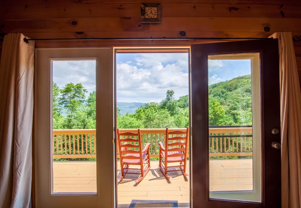 High Road Cabin Cabin in Watauga