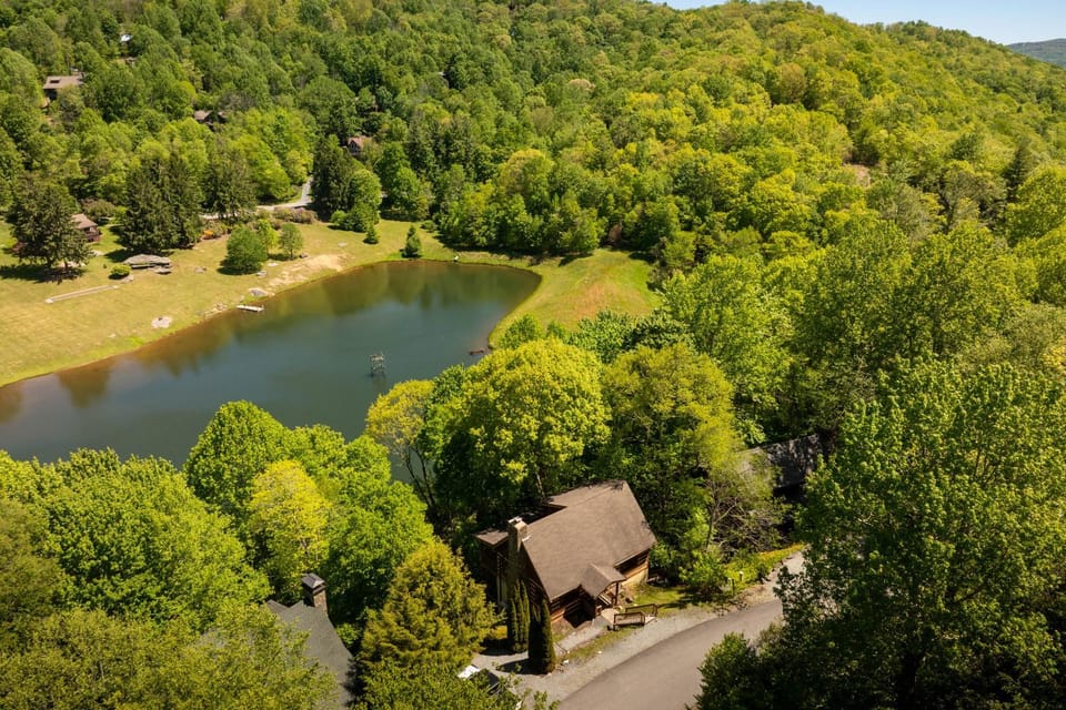 Lakeside at Hawksnest House in Seven Devils