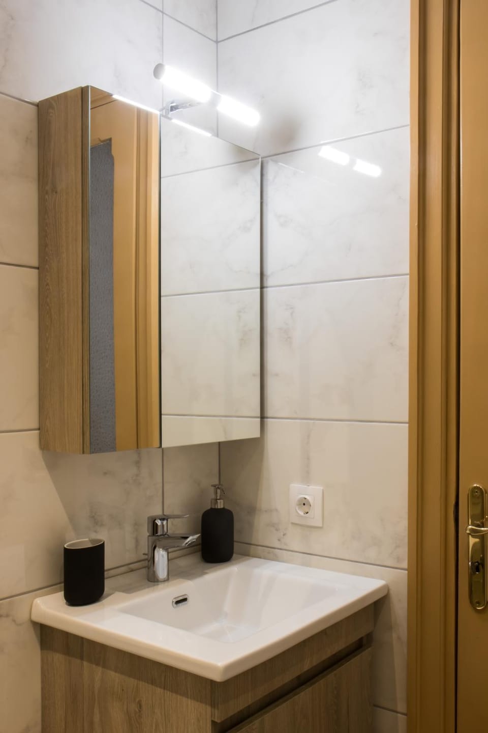 Bathroom, microwave