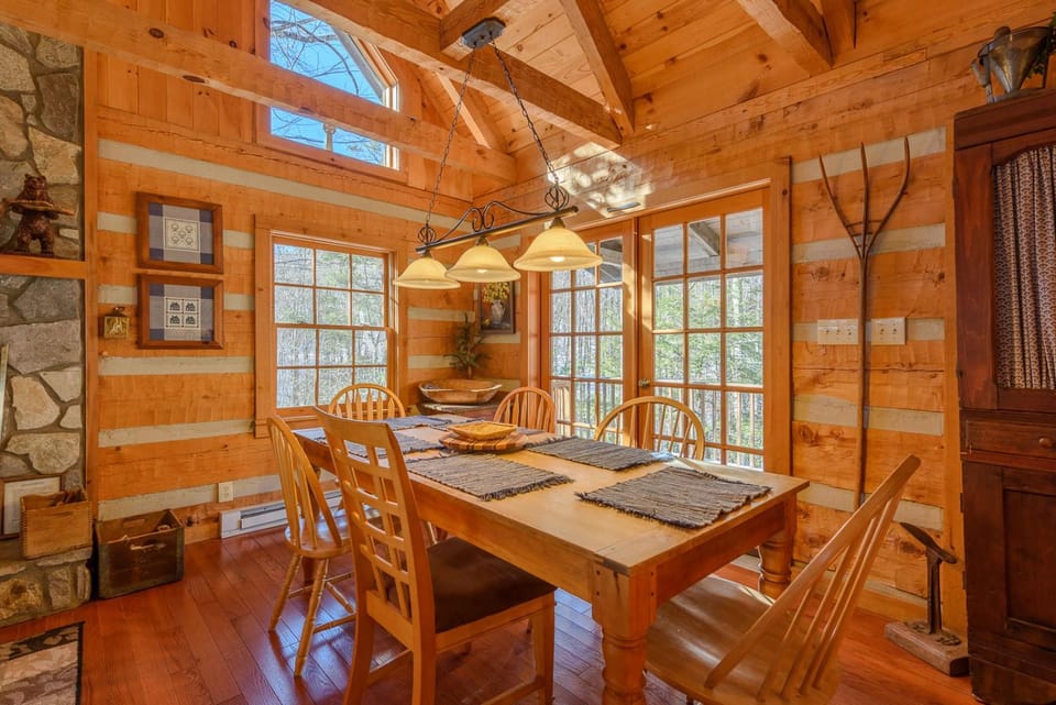 Martins Nest House in Seven Devils