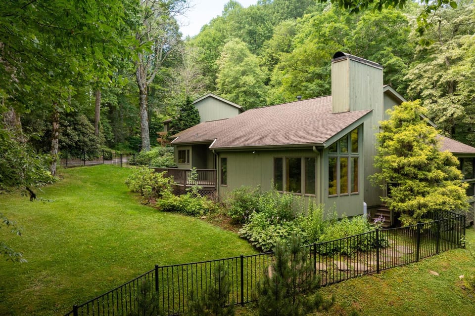 Moss End House in Brushy Fork