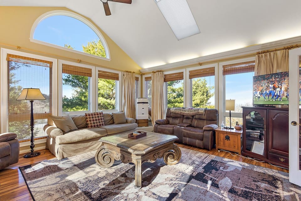 Mountain Family Lodge House in Watauga