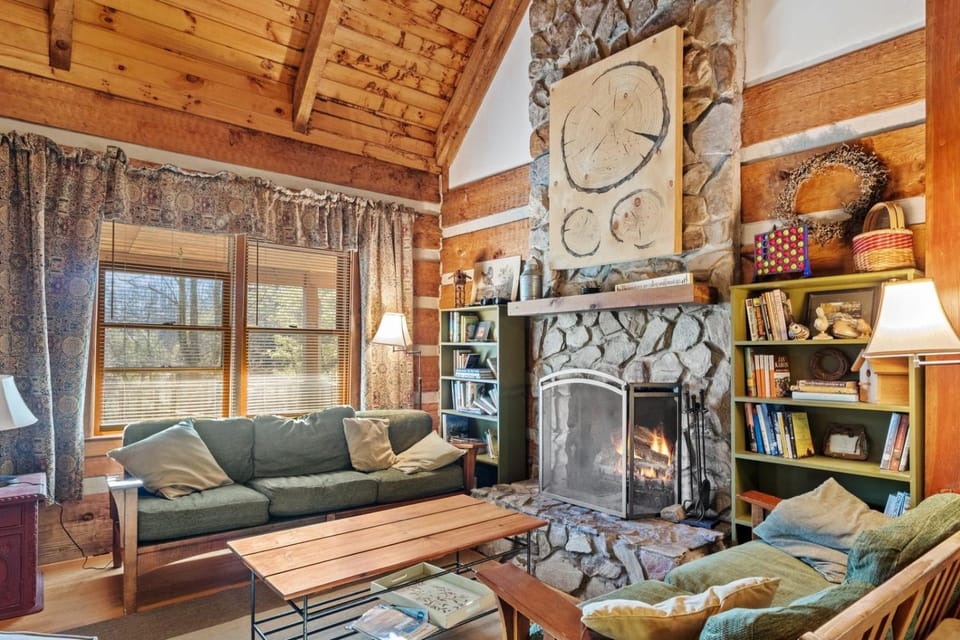 Trailhead Cabin Cabin in Watauga