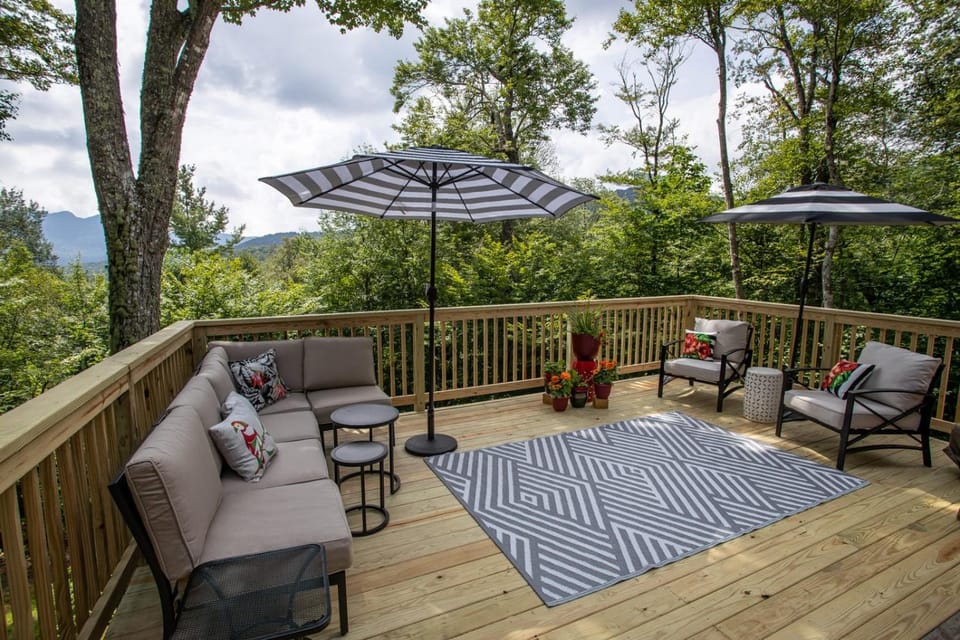 Tree Top Lodge House in Sugar Mountain