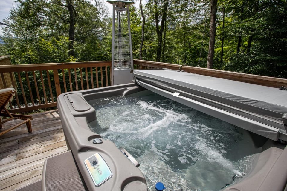 Tree Top Lodge House in Sugar Mountain