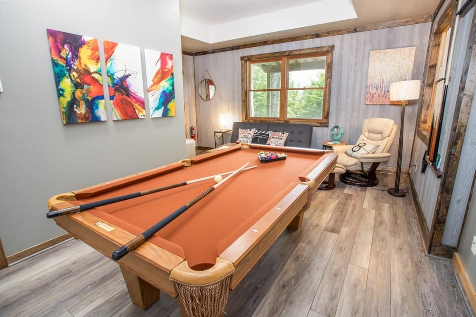 Tree Top Lodge House in Sugar Mountain