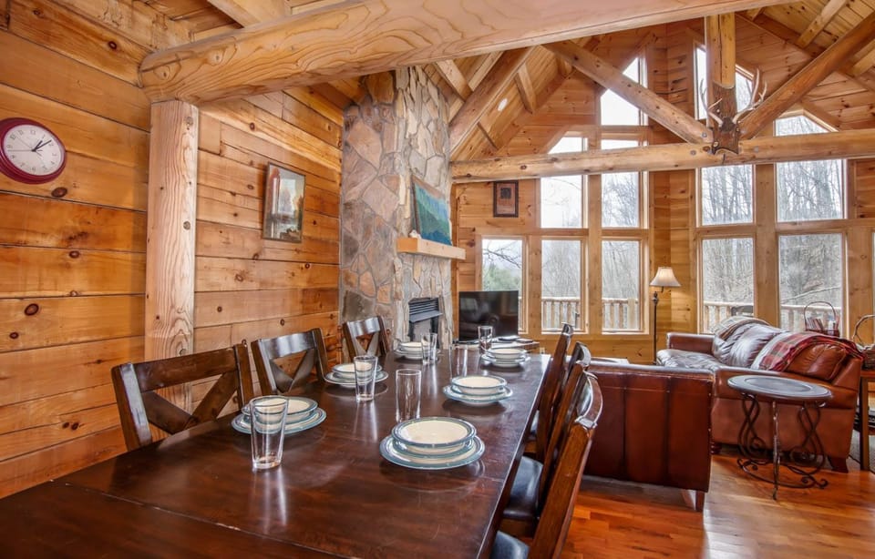 Twin Hollows House in Watauga
