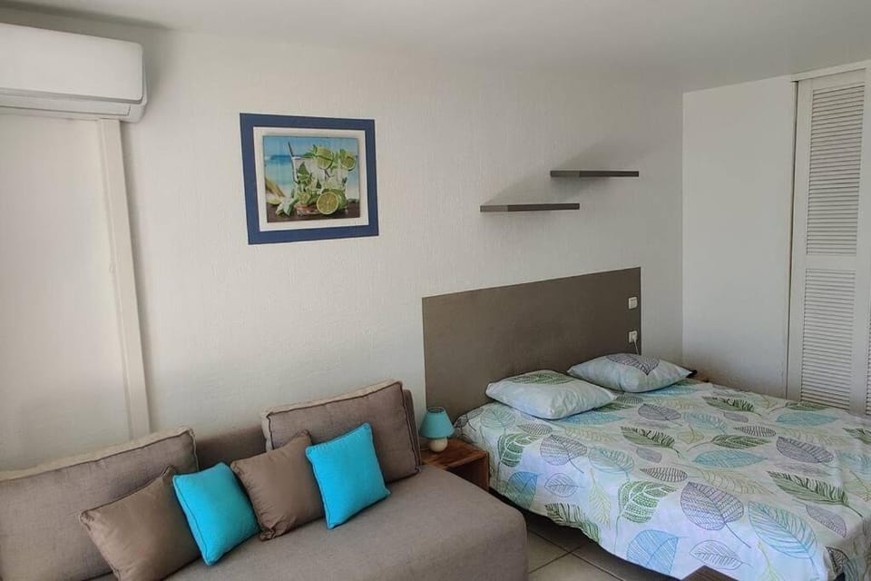 Parfum des îles - vue mer, plage à 30m et piscine en option Apartment in Le Gosier