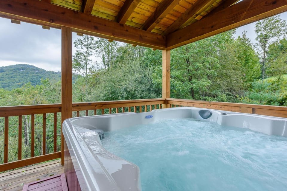 Valle View House in Brushy Fork