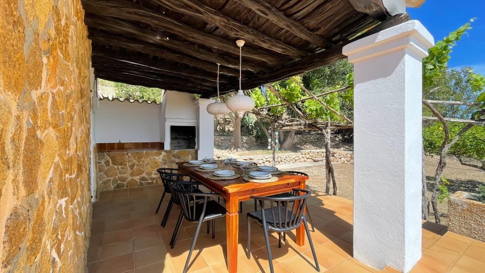 BBQ facilities, Dining area