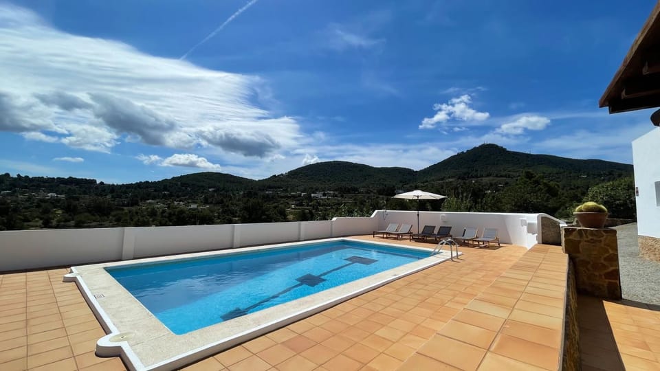Natural landscape, Mountain view, Pool view, Swimming pool, sunbed