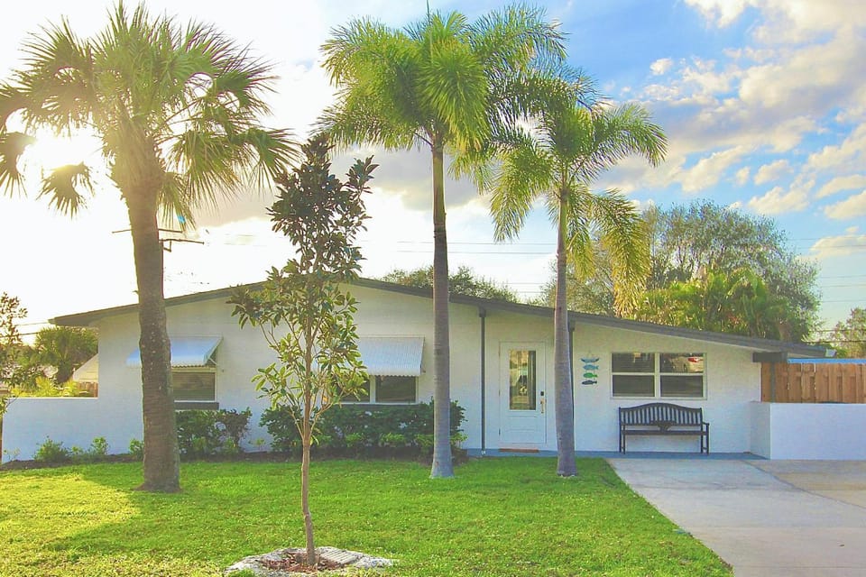 Jensen Surf Shack House in Jensen Beach