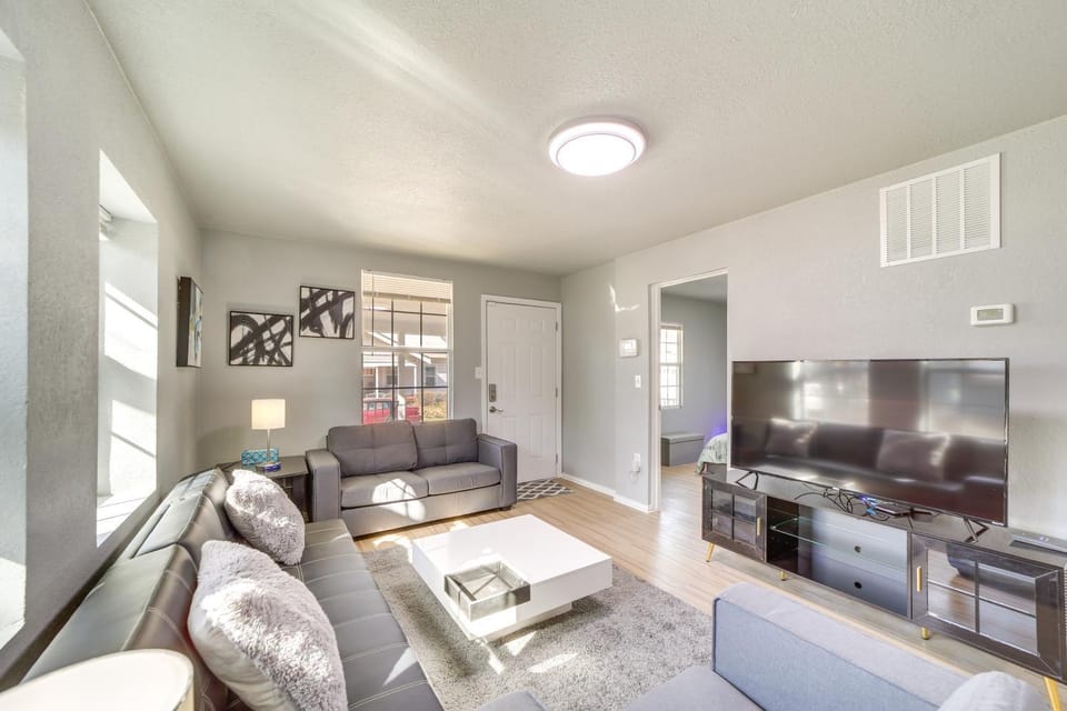 Convenient Tulsa Home - 2 Mi to Downtown! House in Tulsa