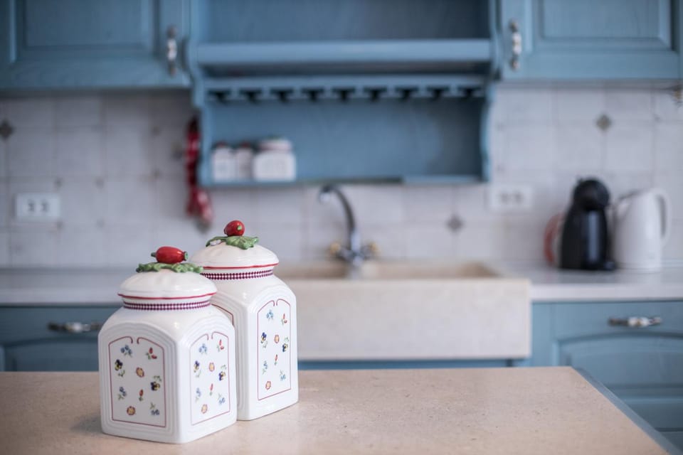 Kitchen or kitchenette, Decorative detail