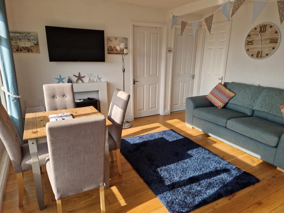 Dartmouth Caldon Holiday Chalet Sleeps 4 wifi elec inc Pets welcome Apartment in England