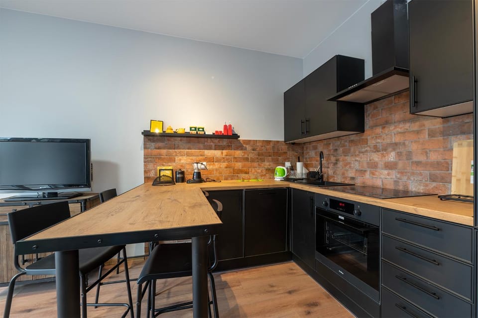 TV and multimedia, Kitchen or kitchenette, dishwasher, stove