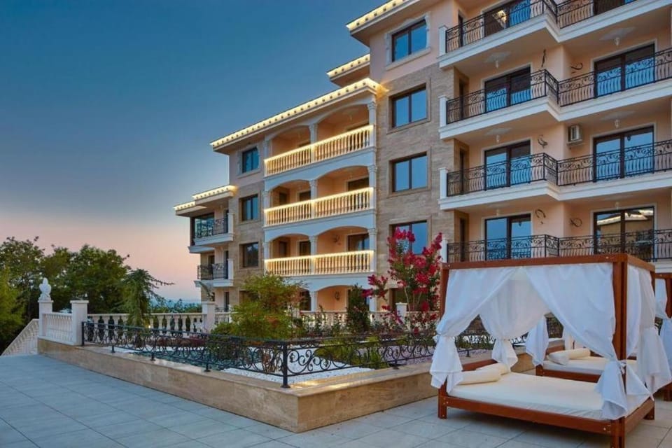 Purple Rose Apartment Valencia Gardens Apartment in Nessebar