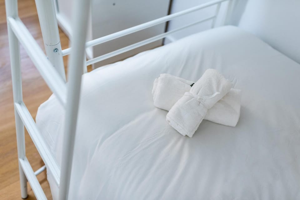 Bedroom, towels