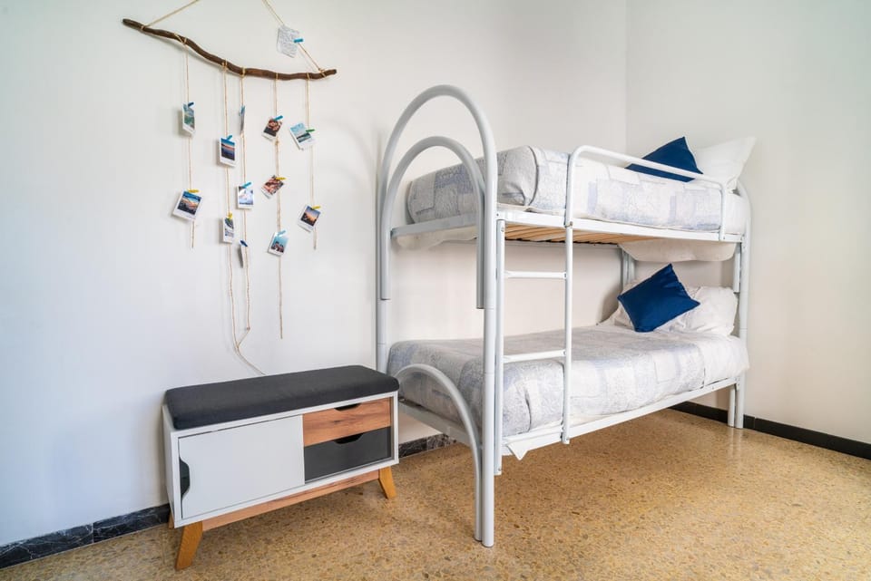 Bedroom, bunk bed