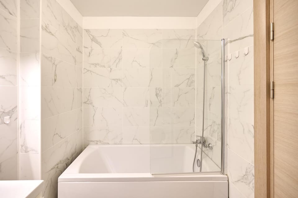 Bathroom, Bath