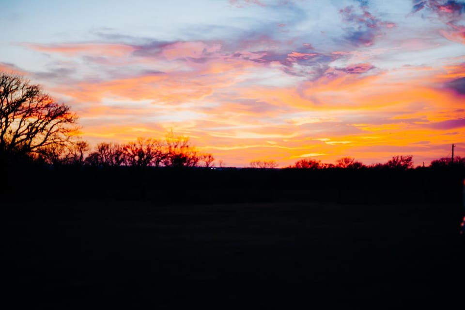 Luxurious African tent wwaterfall on the Brazos River! 350 acres! Tubing! Petting Zoo! Chalet in Texas