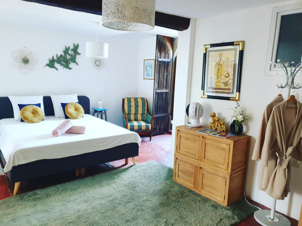 Bed, Bedroom, towels, wardrobe