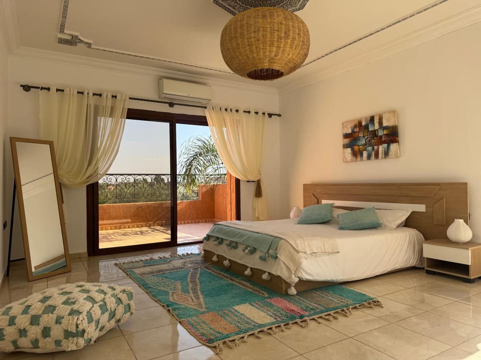 Photo of the whole room, Bedroom