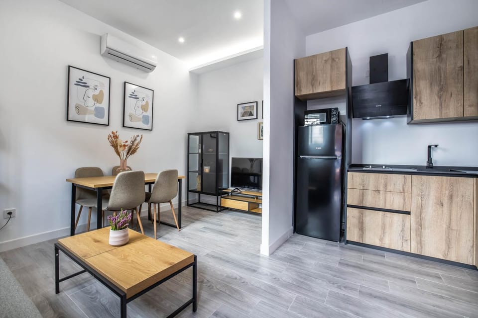 TV and multimedia, Kitchen or kitchenette, Living room, Dining area, internet, minibar, stove, air conditioner