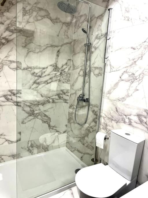 Shower, Toilet, Bathroom, Bath