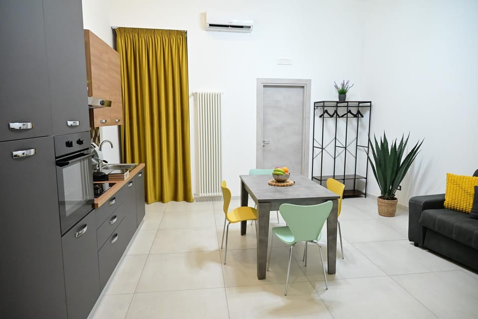 Kitchen or kitchenette, Living room, Seating area, Dining area, minibar, oven, air conditioner