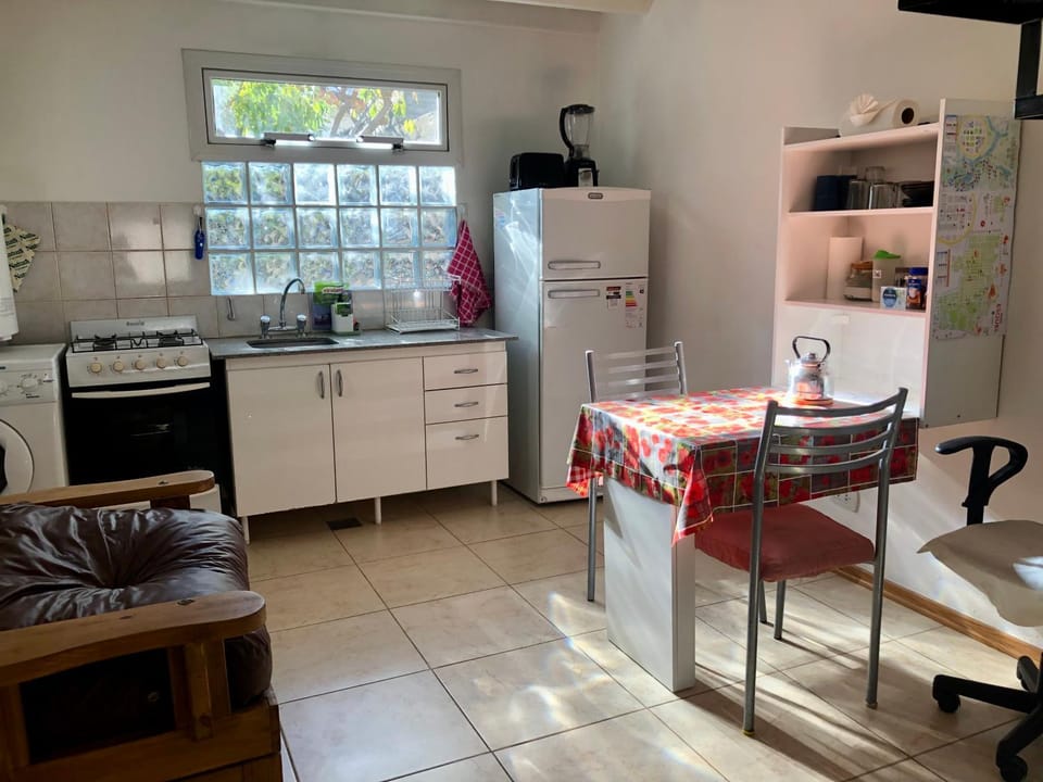 Coffee/tea facilities, Kitchen or kitchenette, Dining area, pet friendly, stove, toaster