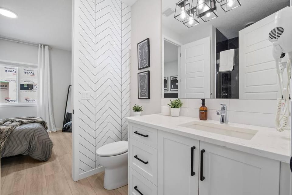 Luxury-4bed with AC-86"TV-BrandNew in Cranston, Calgary House in Calgary