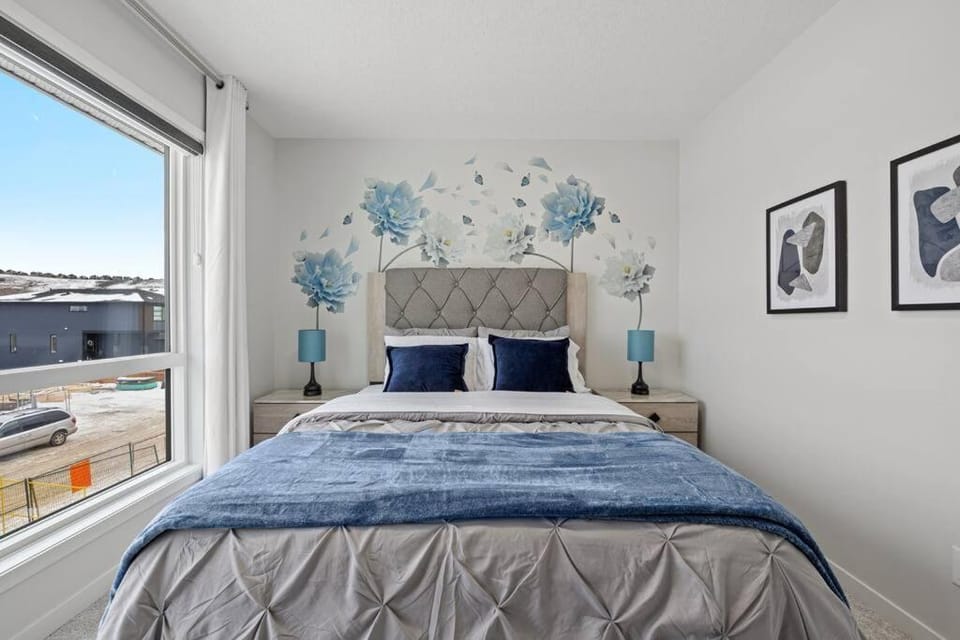 Luxury-4bed with AC-86"TV-BrandNew in Cranston, Calgary House in Calgary