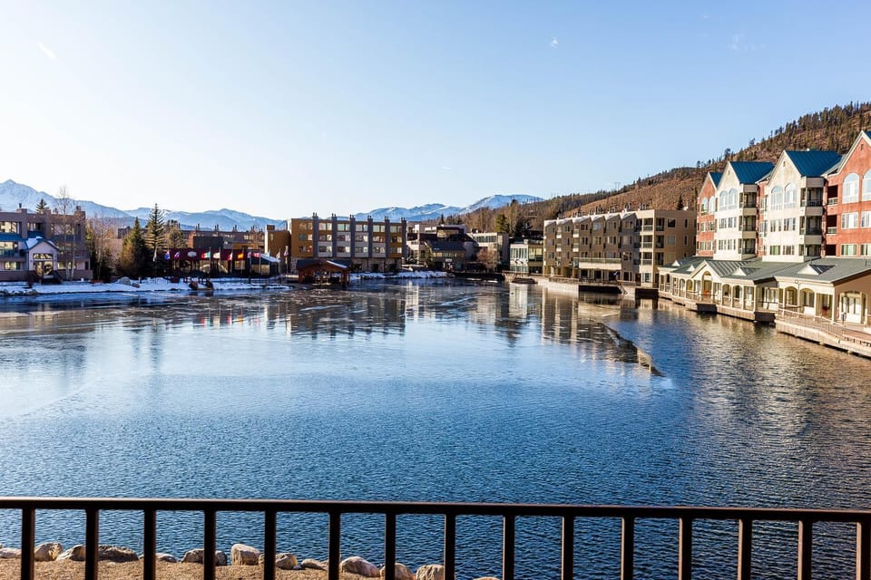 Day, Neighbourhood, Natural landscape, Winter, Mountain view, River view