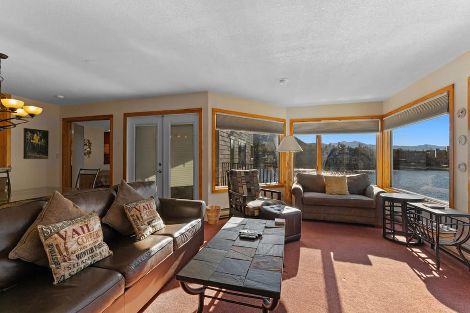 Day, Living room, Seating area, Lake view, furniture