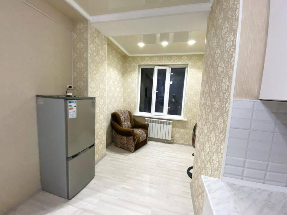 Kitchen or kitchenette, Living room, Seating area, oven